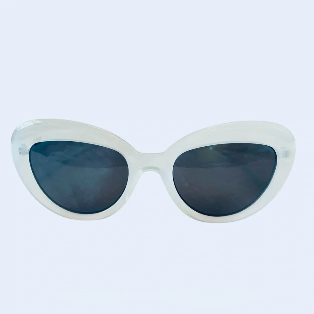 J.CREW CAT-EYE SUNGLASSES PEARL WHITE SUNNIES RETRO LIKE NEW ☀️ - Picture 2 of 4